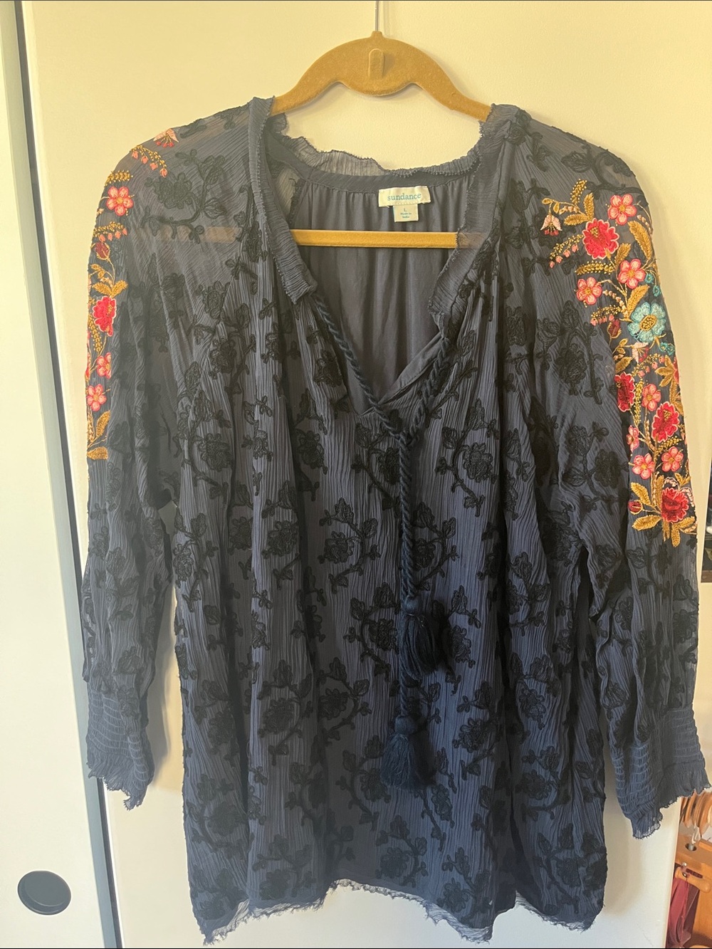 Sundance Embroidered Floral Peasant Top Good Condition